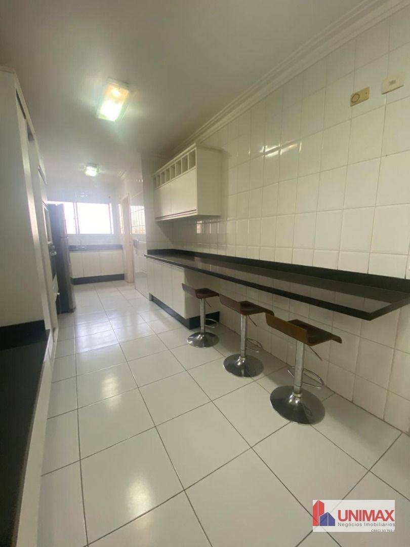 Apartamento para alugar com 3 quartos, 165m² - Foto 9