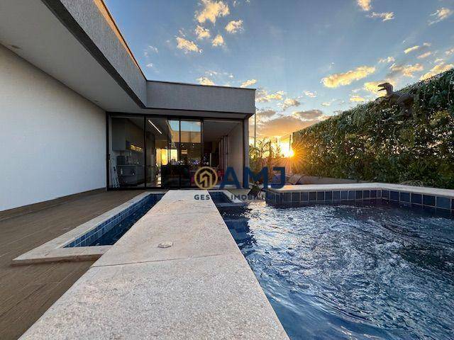 Casa de Condomínio à venda com 3 quartos, 230m² - Foto 1