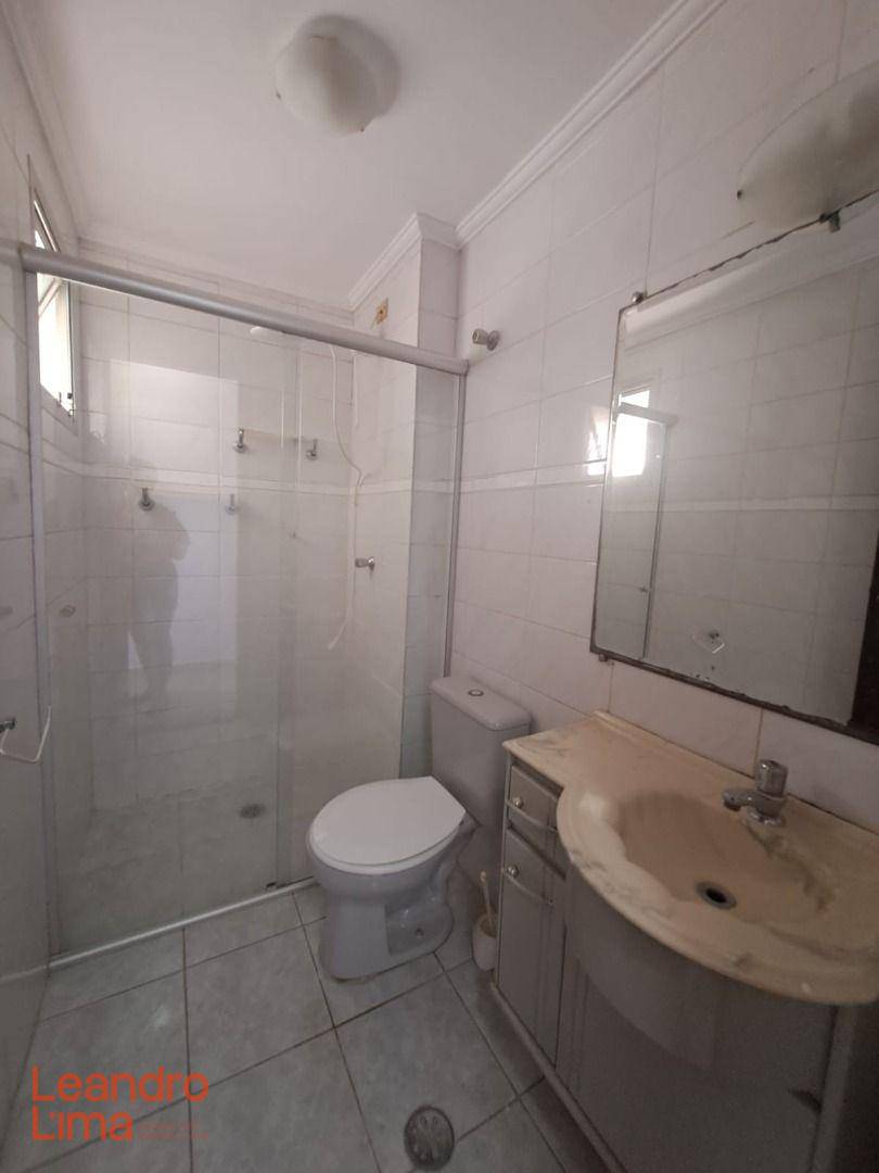 Apartamento para alugar com 3 quartos, 76m² - Foto 10