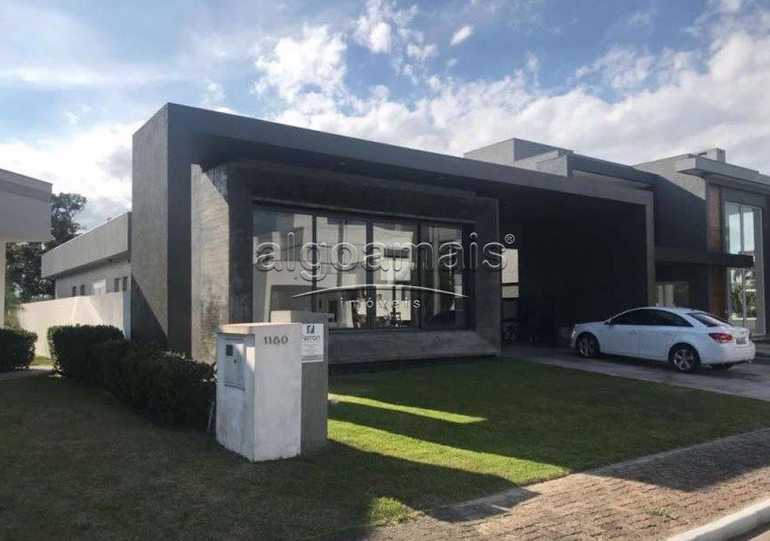 Casa de Condomínio à venda com 4 quartos, 208m² - Foto 1