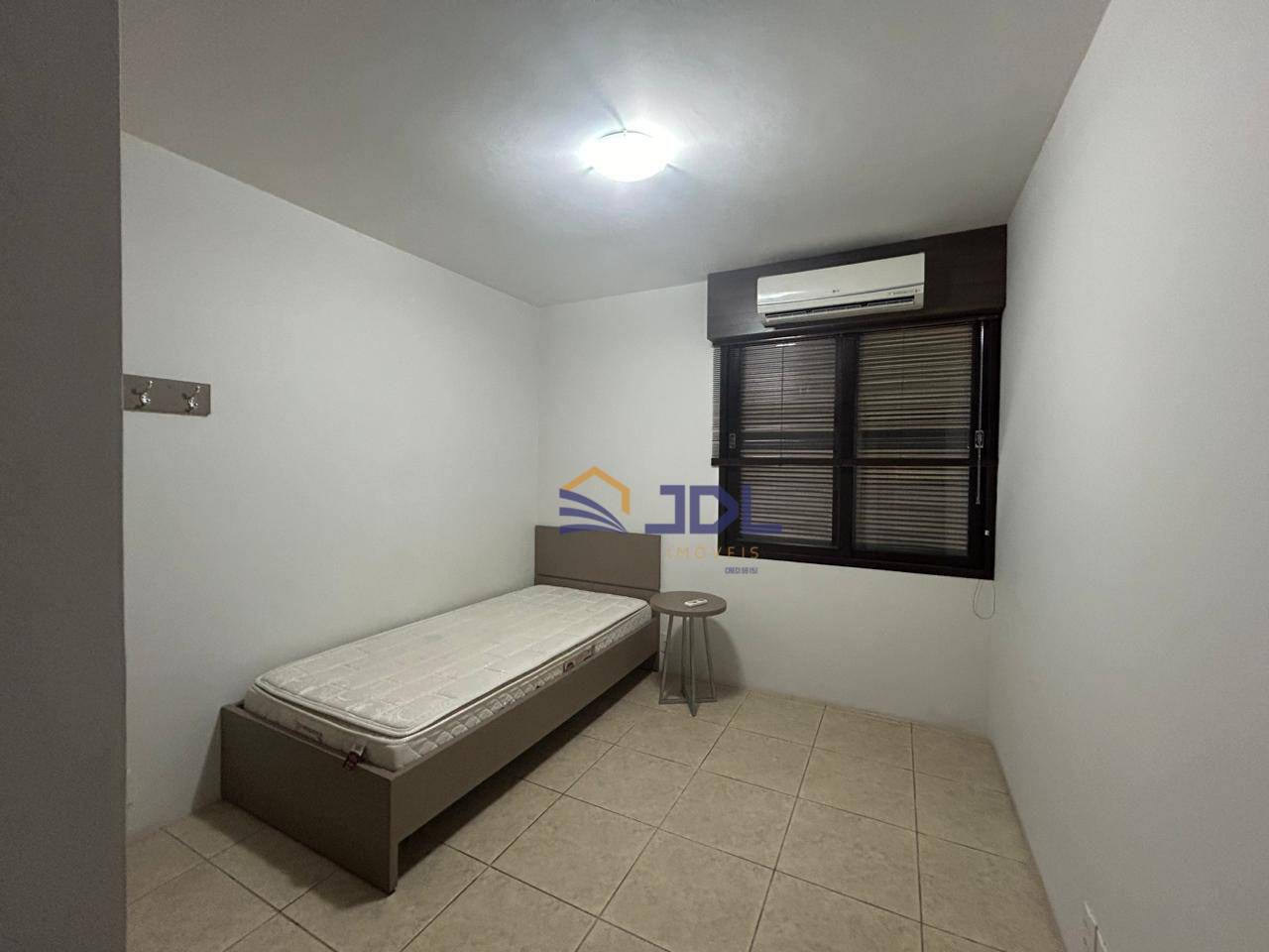 Casa à venda com 3 quartos, 210m² - Foto 14