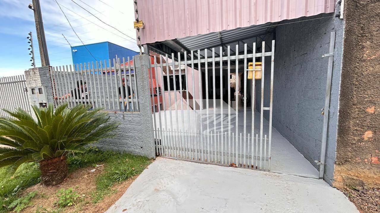 Casa à venda com 2 quartos, 70m² - Foto 1