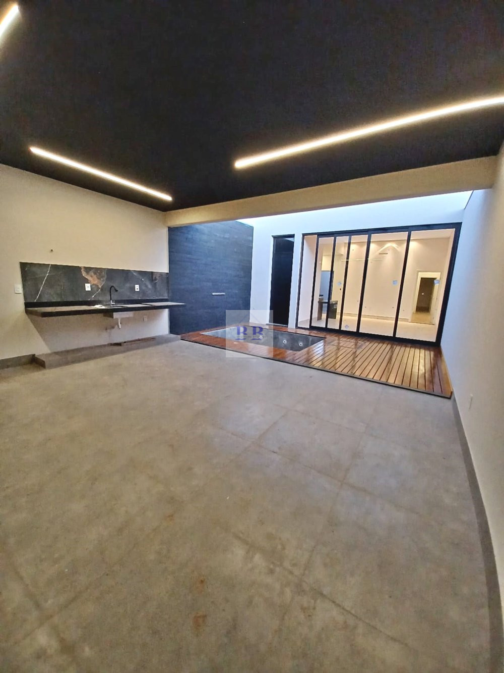 Casa à venda com 3 quartos, 124m² - Foto 1