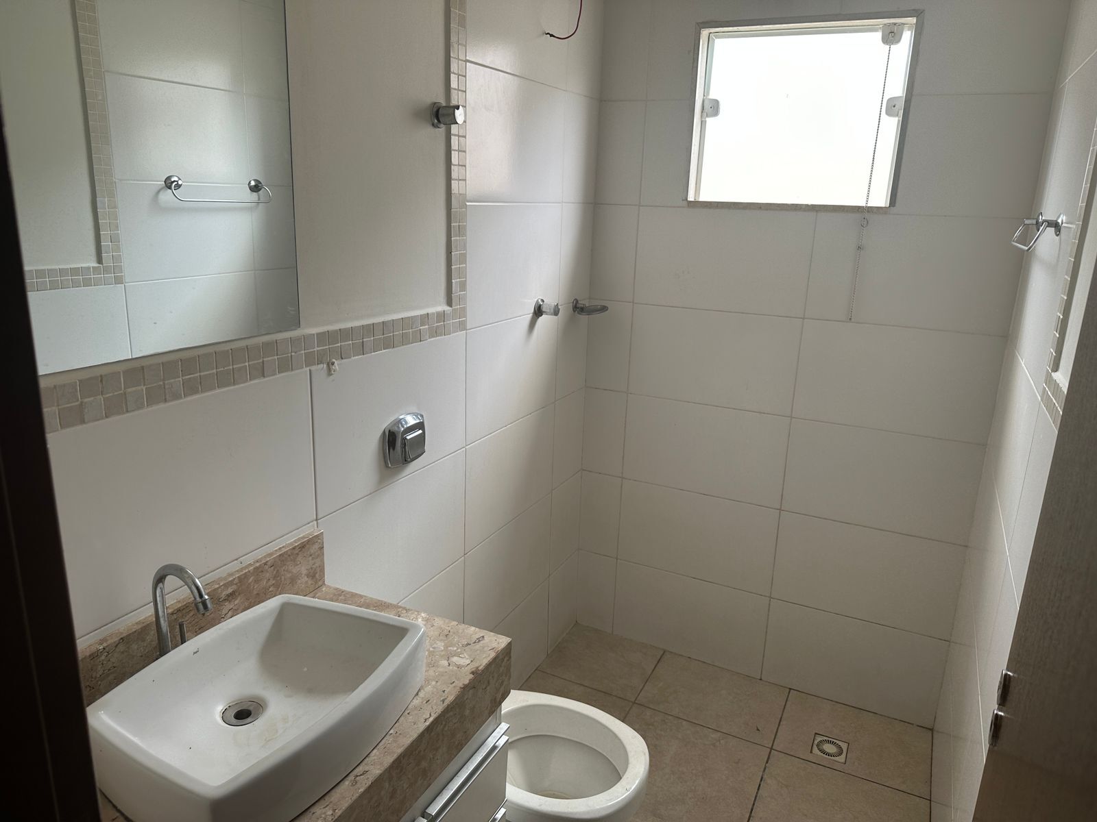 Casa à venda com 3 quartos, 120m² - Foto 1