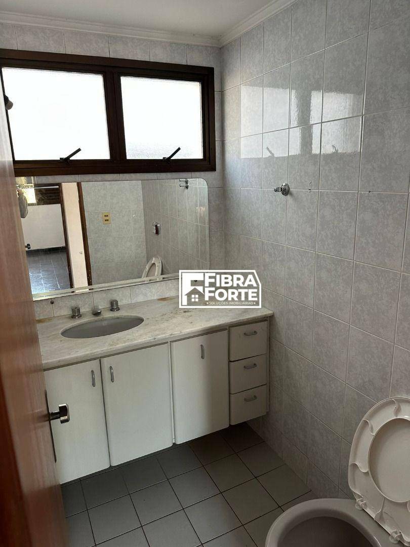 Apartamento para alugar com 3 quartos, 108m² - Foto 13