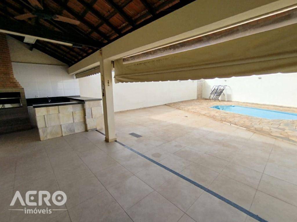 Casa para alugar com 3 quartos, 200m² - Foto 31