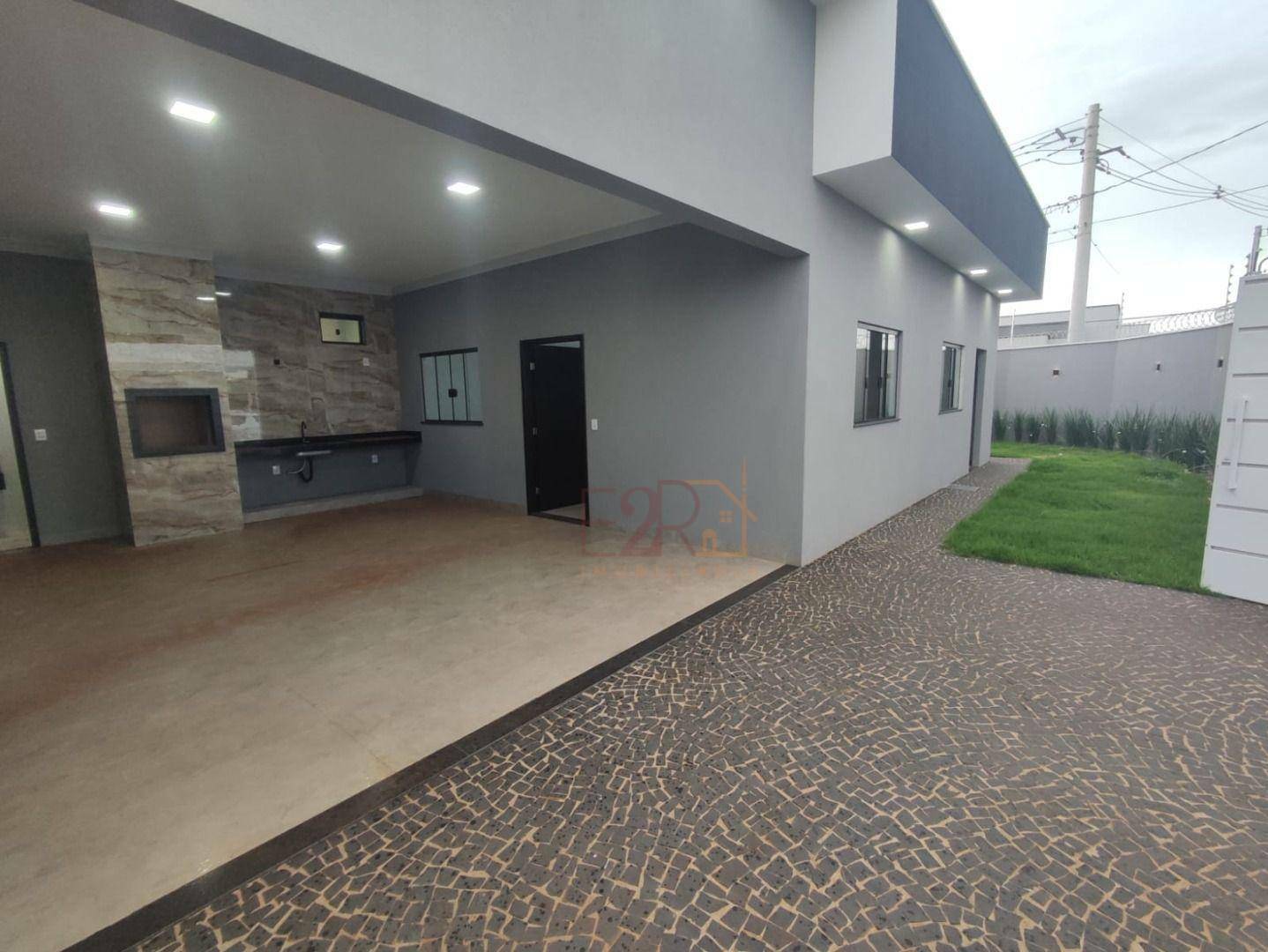 Casa à venda com 3 quartos, 135m² - Foto 1