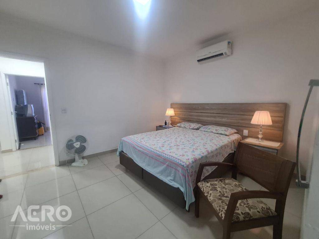 Casa à venda com 3 quartos, 230m² - Foto 14