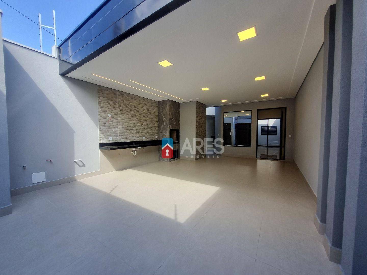 Casa à venda com 3 quartos, 157m² - Foto 1