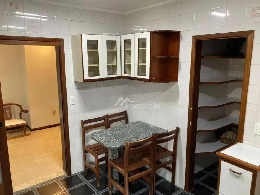 Casa de Condomínio para alugar com 6 quartos, 300m² - Foto 8