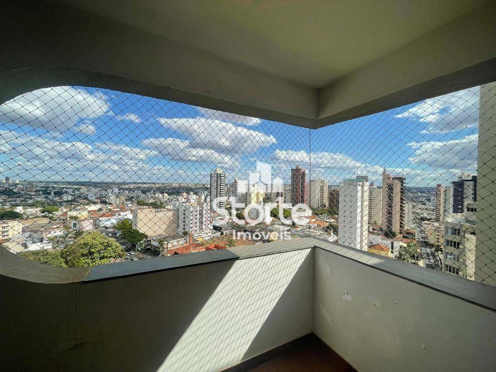 Apartamento à venda com 4 quartos, 186m² - Foto 1