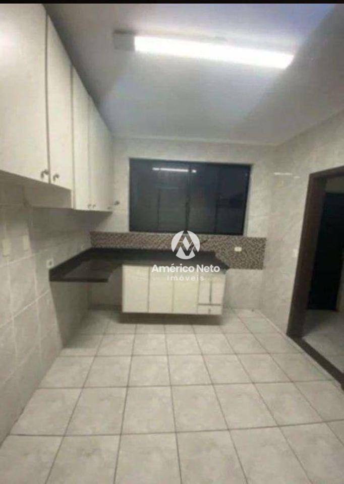 Sobrado para alugar com 2 quartos, 180m² - Foto 8