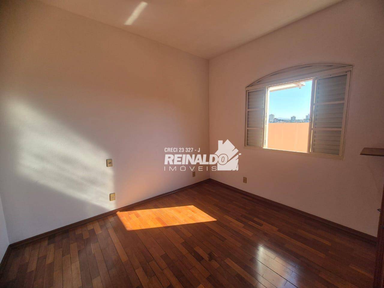 Casa à venda e aluguel com 3 quartos, 250m² - Foto 12