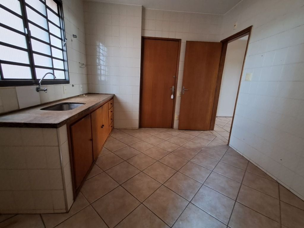 Apartamento à venda e aluguel com 3 quartos, 105m² - Foto 4