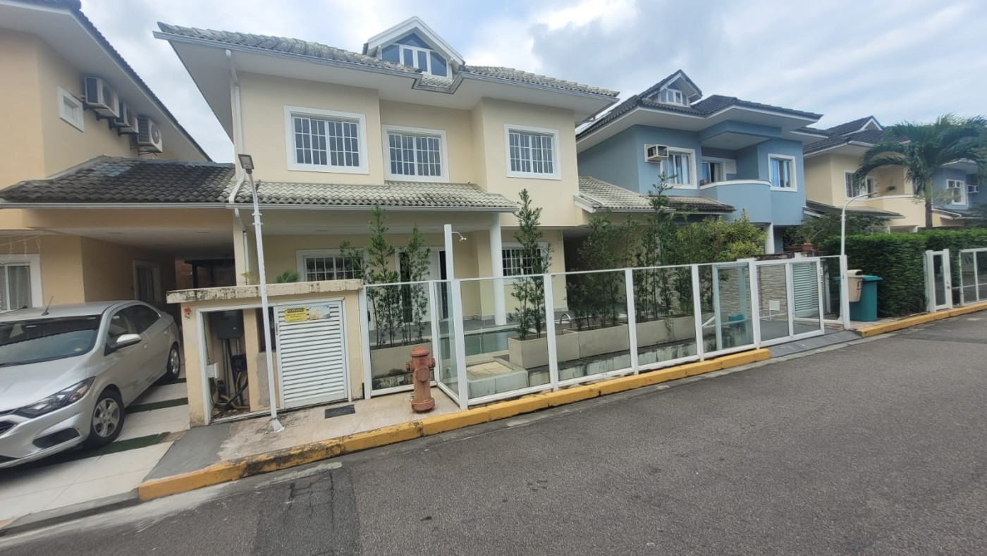 Casa de Condomínio à venda com 3 quartos, 240m² - Foto 3