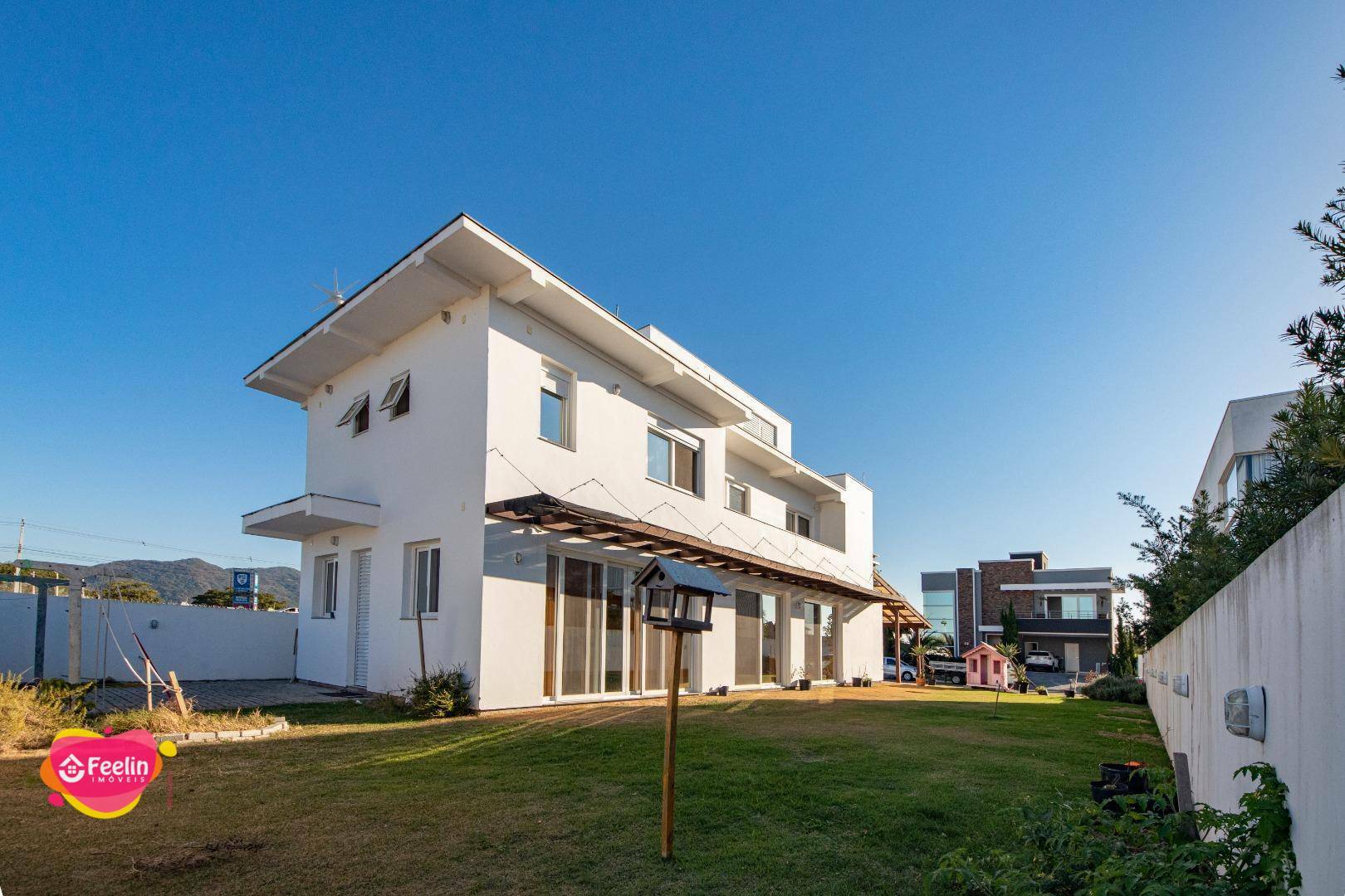 Casa de Condomínio à venda com 2 quartos, 250m² - Foto 1