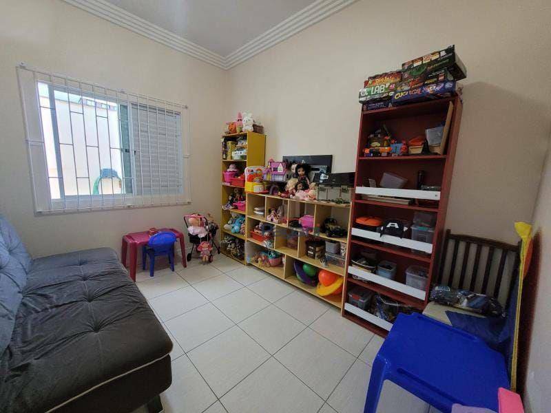 Casa à venda com 4 quartos, 220m² - Foto 4