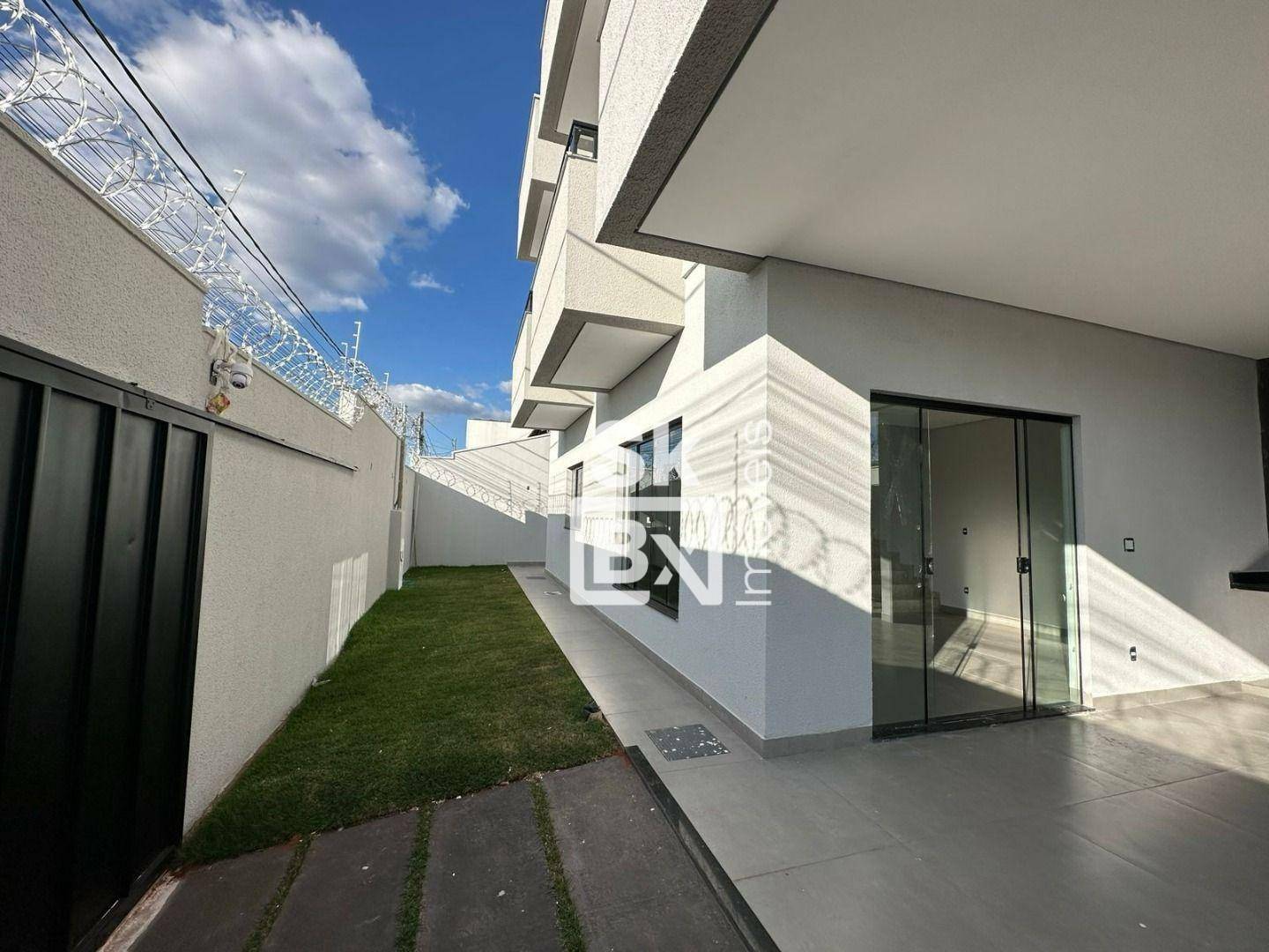 Casa à venda com 3 quartos, 164m² - Foto 3