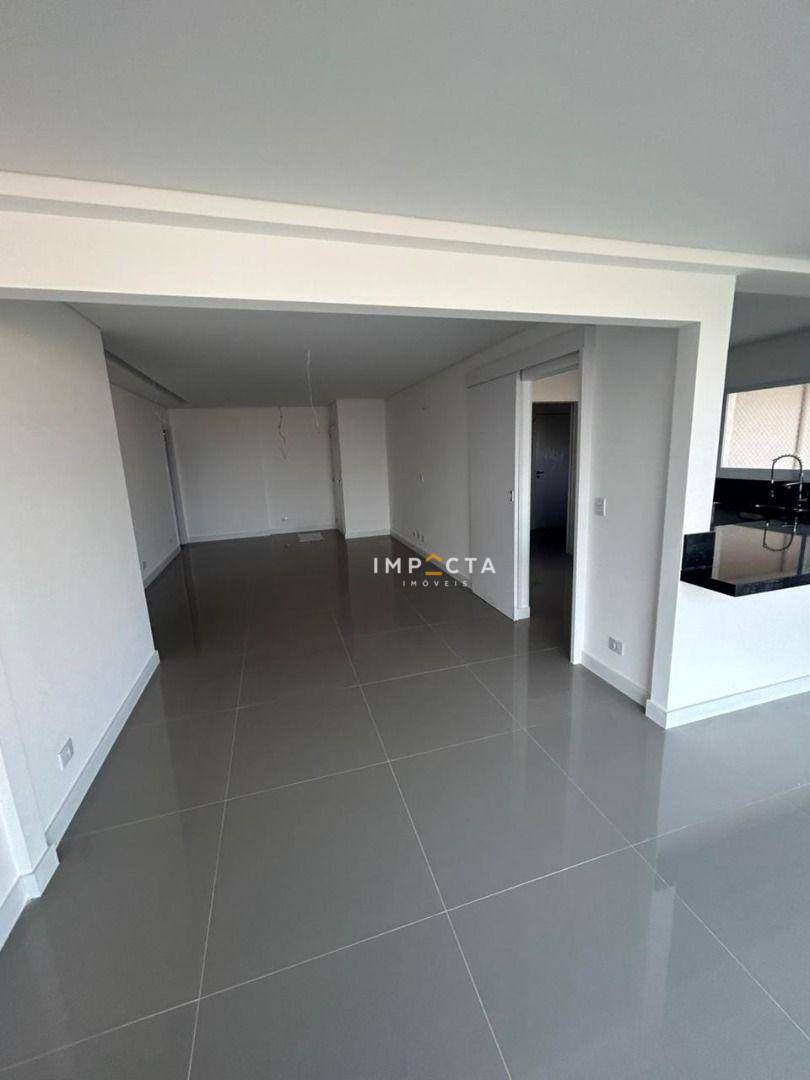 Apartamento à venda com 3 quartos, 125m² - Foto 4