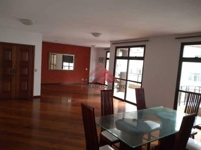 Apartamento à venda com 4 quartos, 270m² - Foto 1