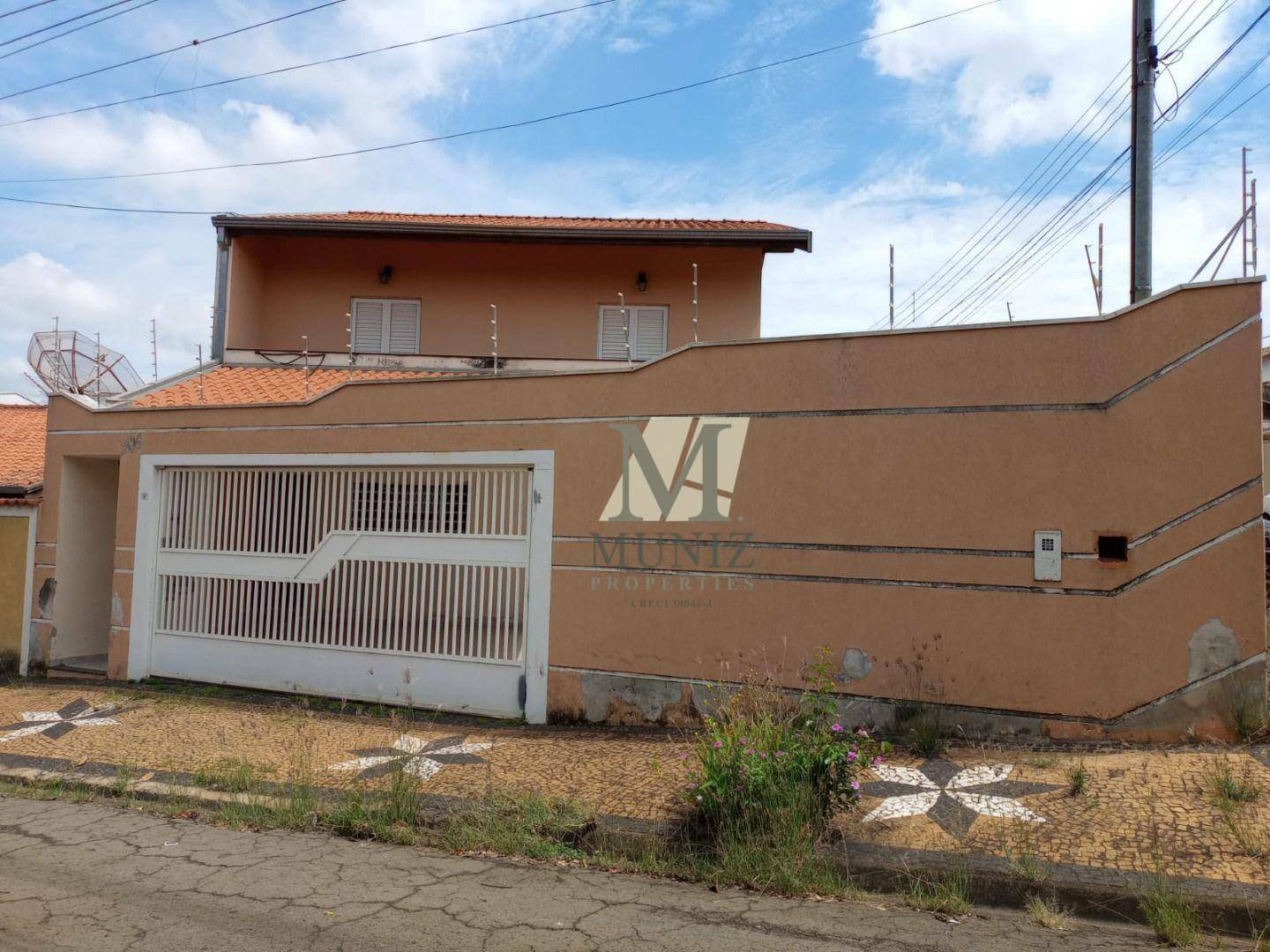 Casa à venda com 4 quartos, 250m² - Foto 1