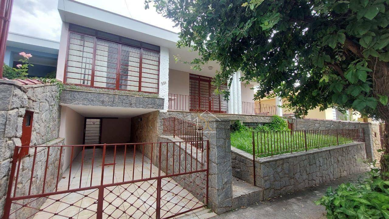 Casa para alugar com 3 quartos, 180m² - Foto 1