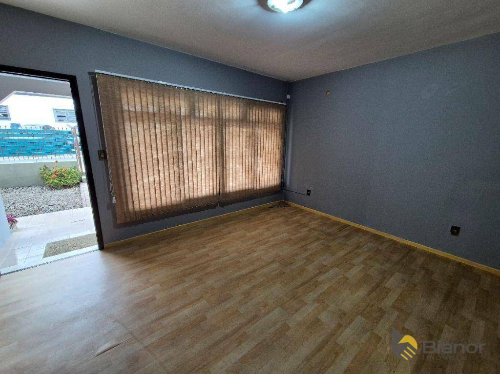 Casa à venda e aluguel com 3 quartos, 240m² - Foto 10