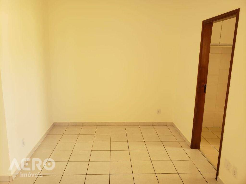 Apartamento à venda com 3 quartos, 76m² - Foto 4