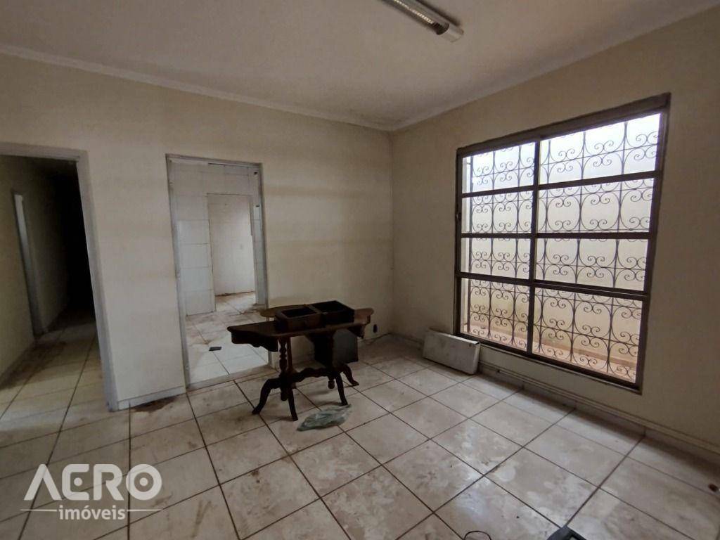 Casa para alugar com 4 quartos, 220m² - Foto 5