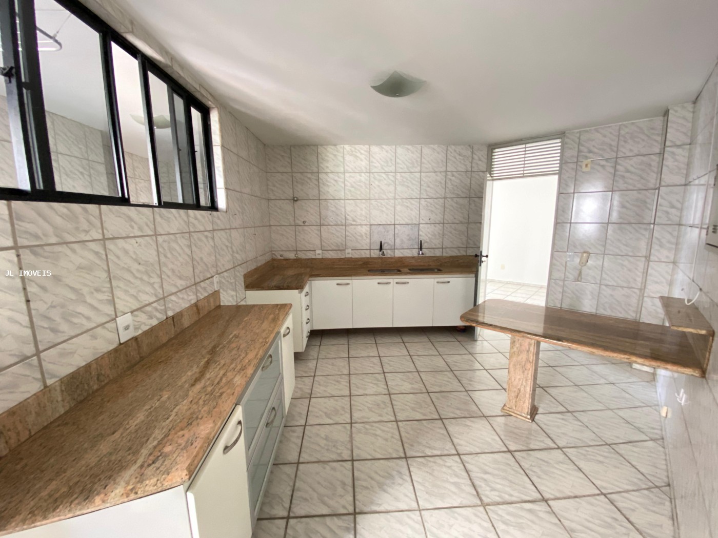 Apartamento para alugar com 3 quartos, 200m² - Foto 14