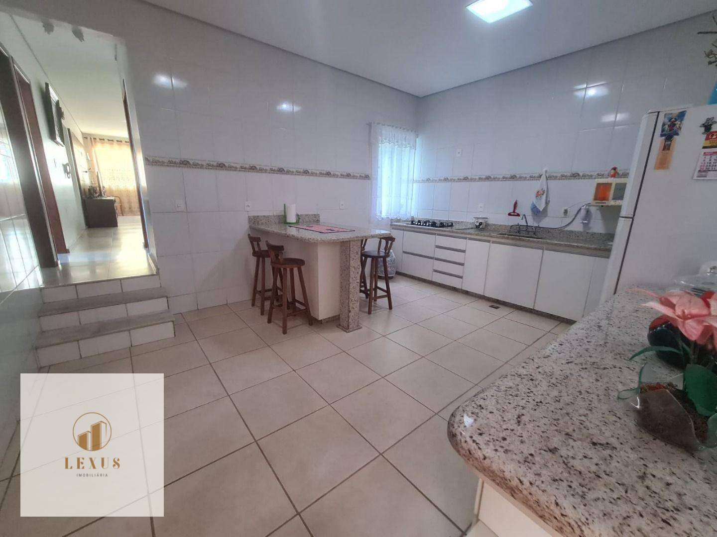 Casa à venda com 3 quartos, 250m² - Foto 17