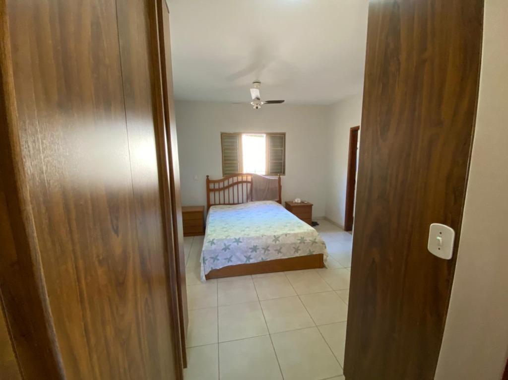 Casa à venda com 5 quartos, 190m² - Foto 16