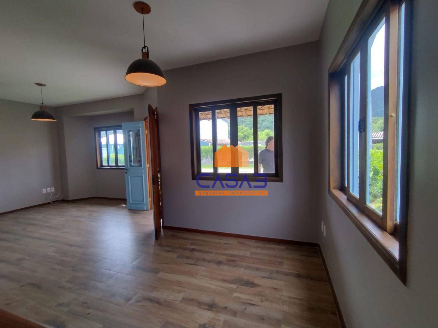 Casa à venda com 2 quartos, 84m² - Foto 2