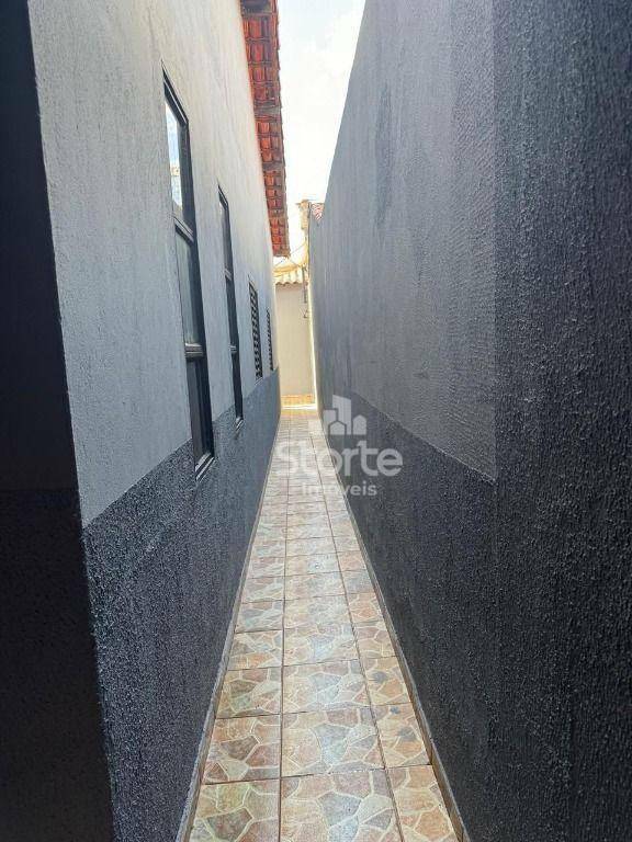 Casa à venda com 4 quartos, 230m² - Foto 16