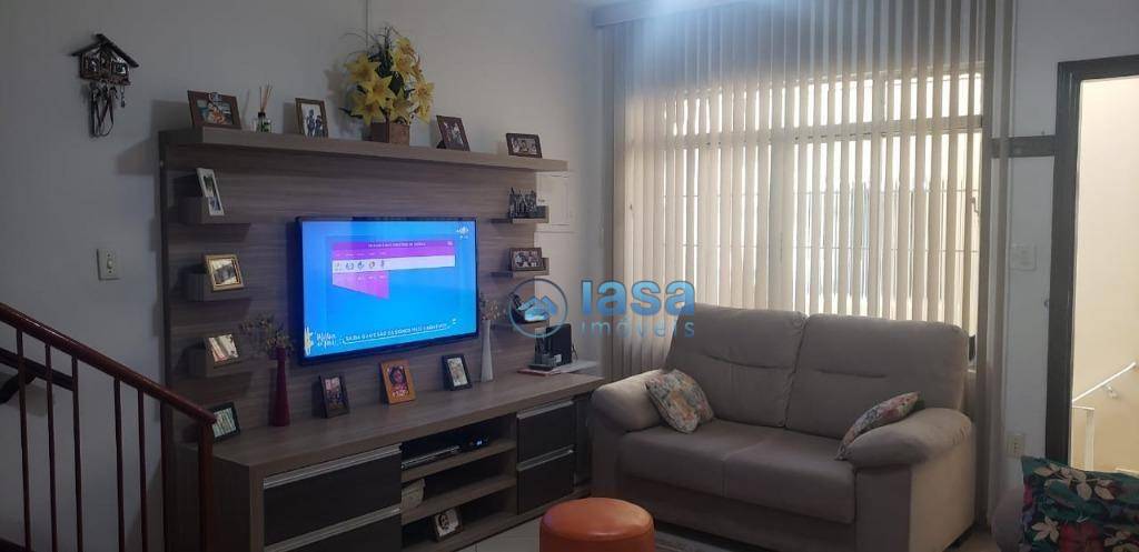 Sobrado à venda com 3 quartos, 218m² - Foto 2