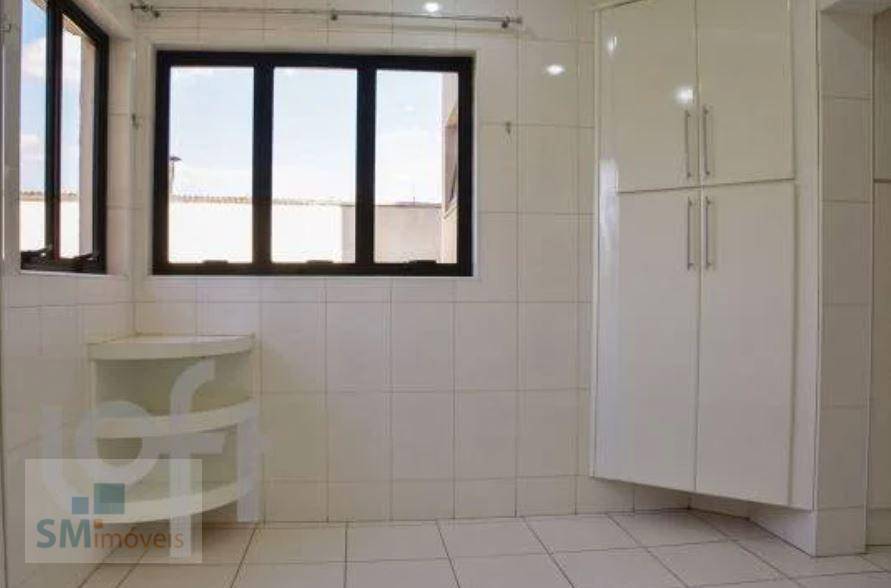 Apartamento à venda com 3 quartos, 196m² - Foto 7