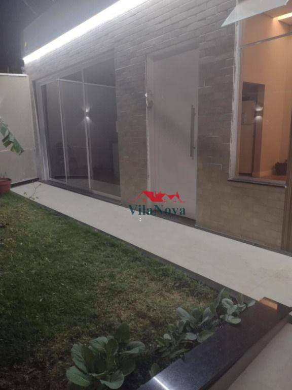 Casa à venda com 2 quartos, 70m² - Foto 1