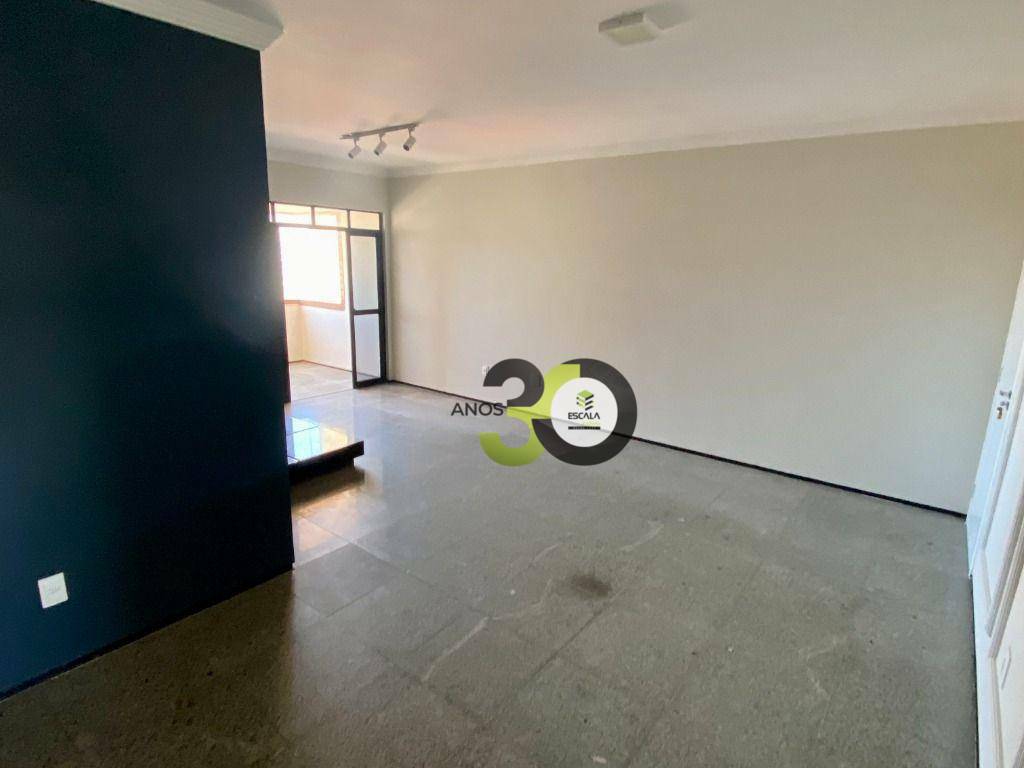 Apartamento à venda com 3 quartos, 119m² - Foto 9