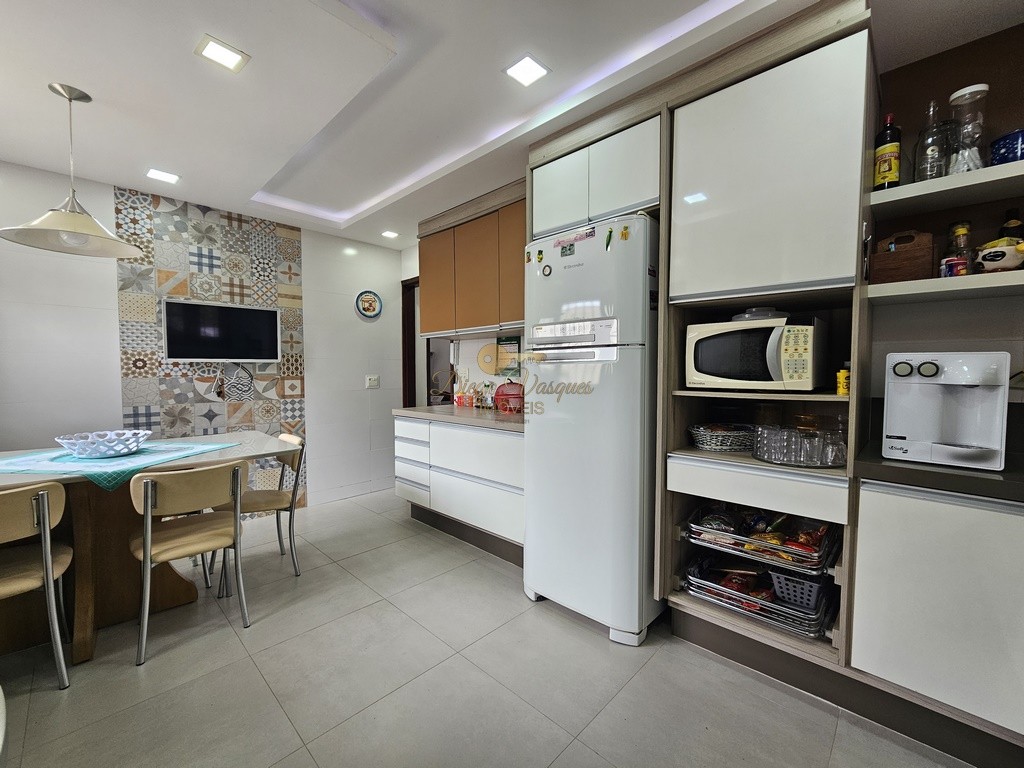 Casa à venda com 3 quartos, 200m² - Foto 19