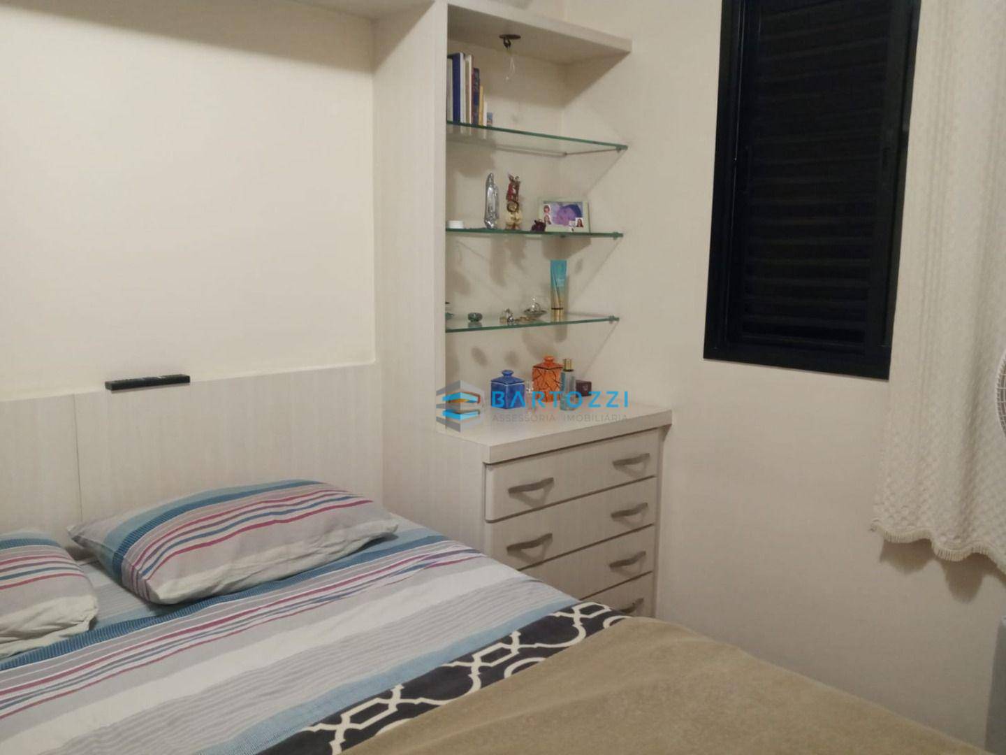 Apartamento à venda com 2 quartos, 64m² - Foto 9