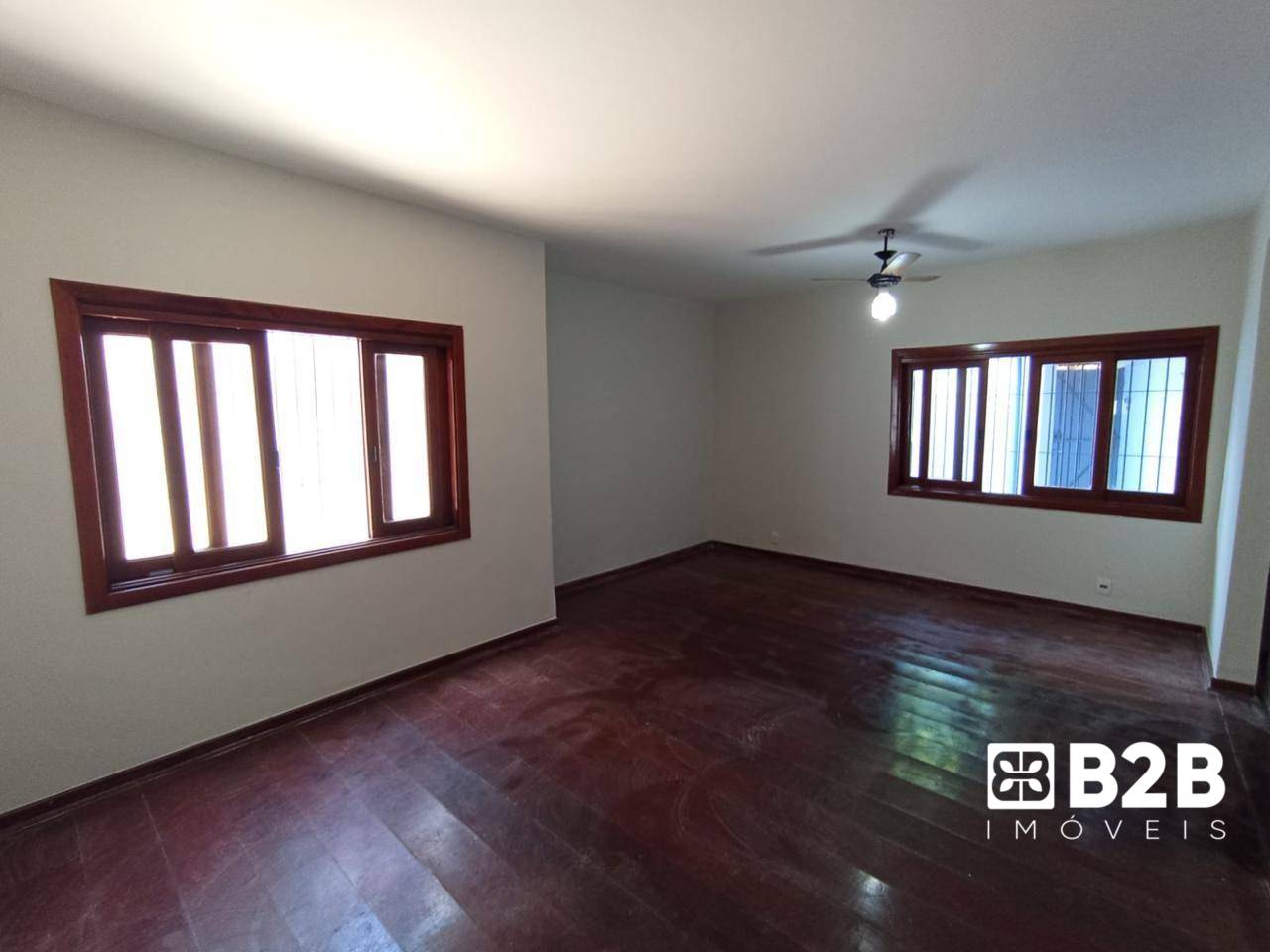 Casa à venda com 4 quartos, 189m² - Foto 3