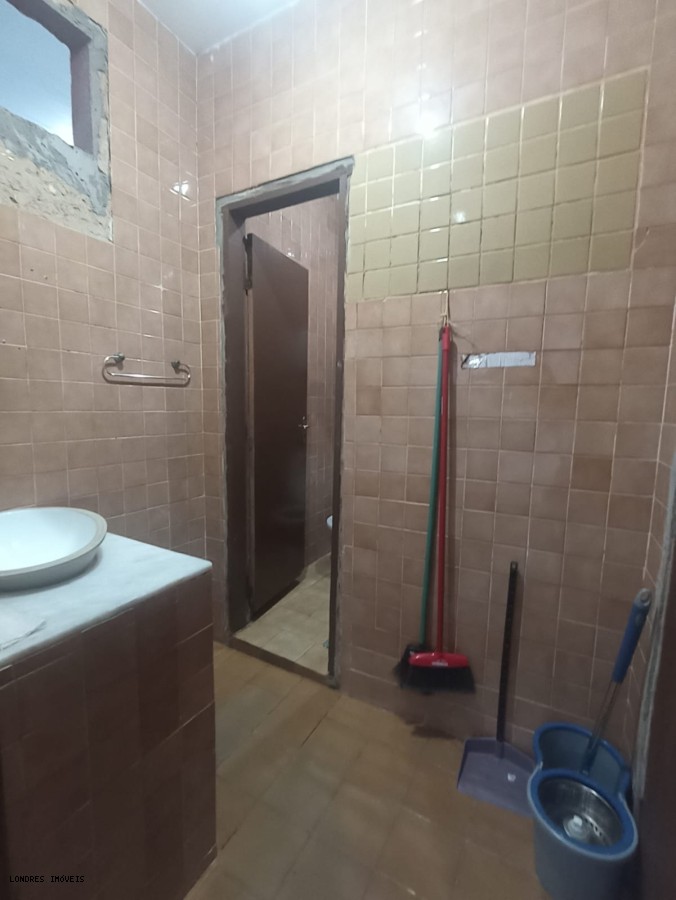 Casa à venda com 5 quartos, 200m² - Foto 14