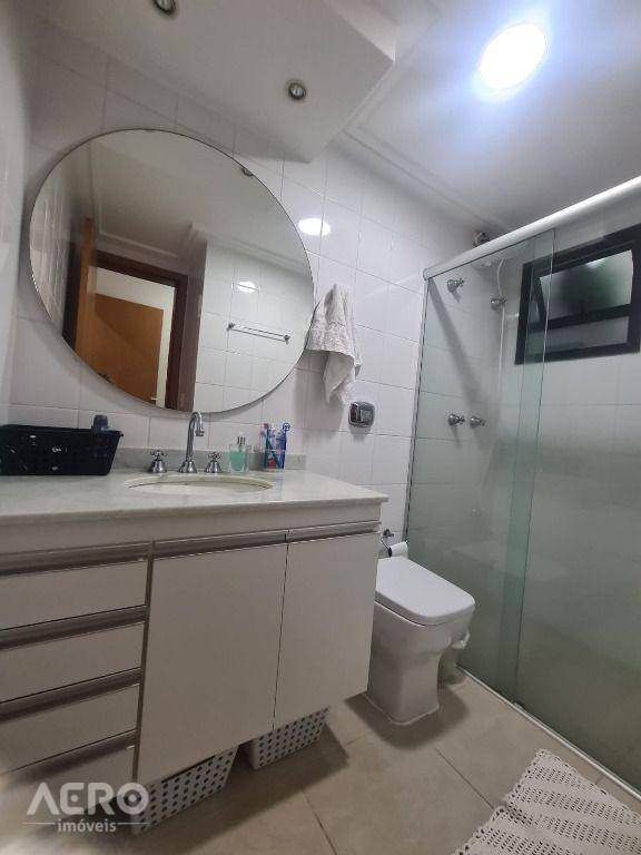 Apartamento à venda com 3 quartos, 130m² - Foto 2