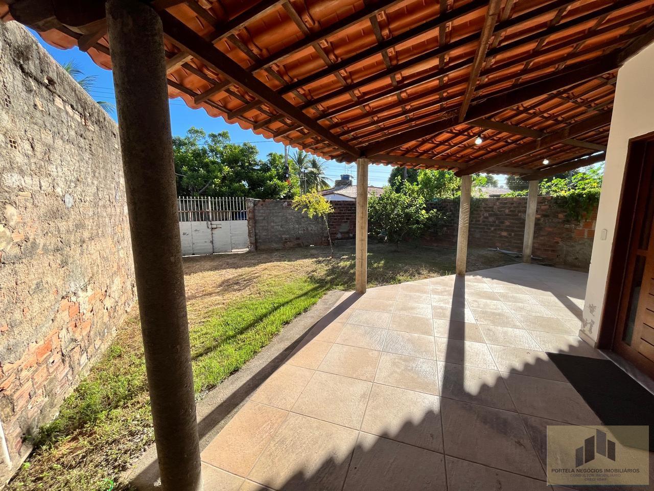 Casa à venda com 4 quartos, 220m² - Foto 2