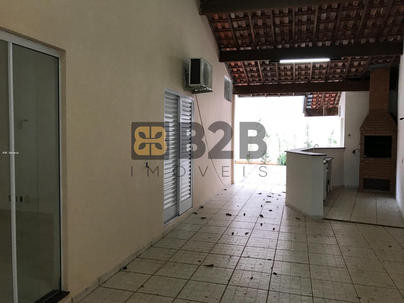 Casa à venda com 3 quartos, 234m² - Foto 4