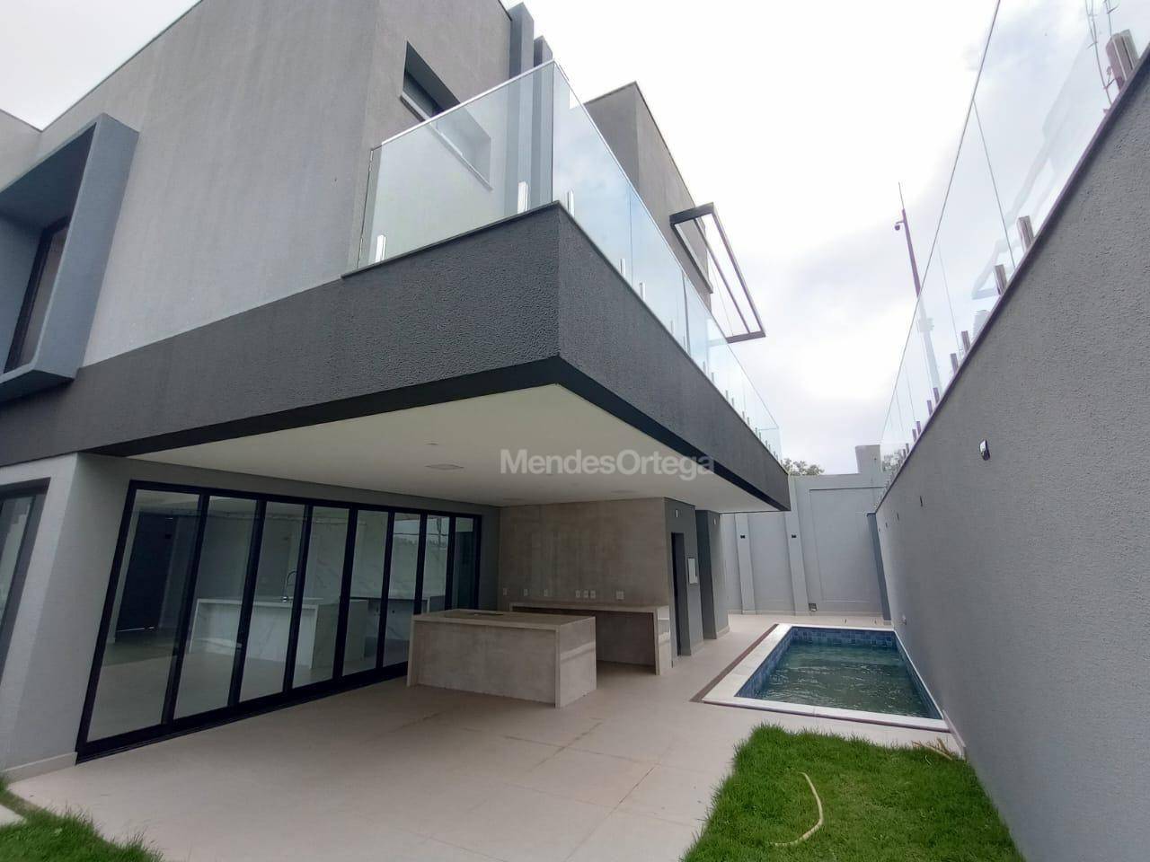 Casa de Condomínio à venda com 4 quartos, 310m² - Foto 3