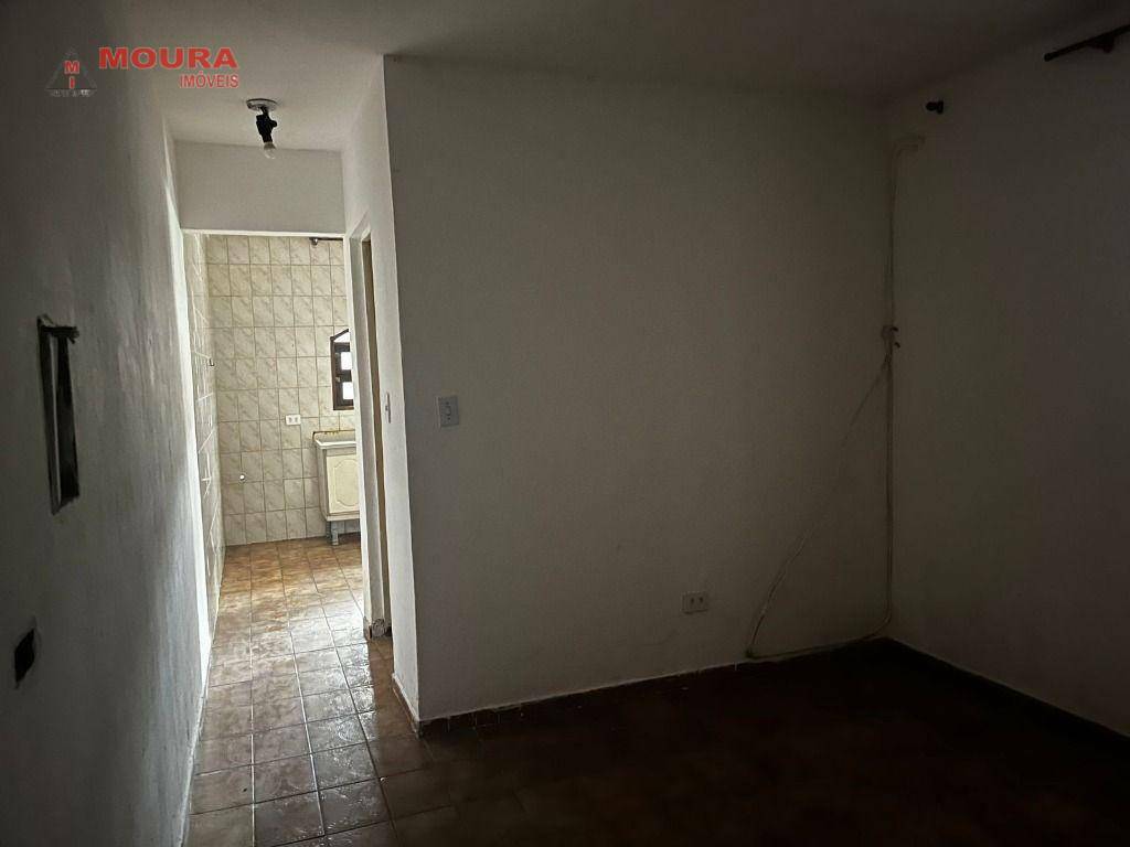 Casa para alugar com 1 quarto, 45m² - Foto 2