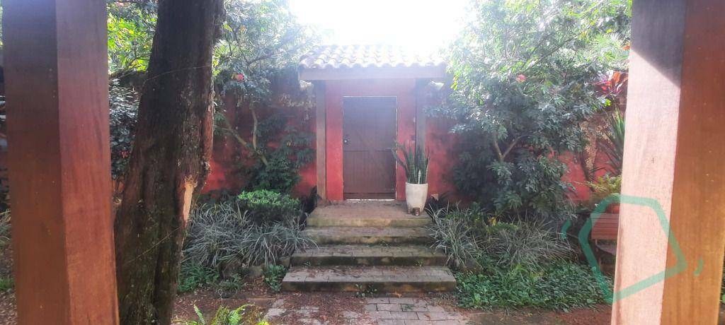 Casa para alugar com 3 quartos, 500m² - Foto 2