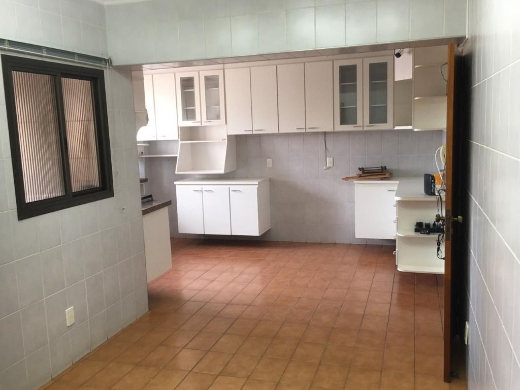 Apartamento à venda com 3 quartos, 137m² - Foto 13