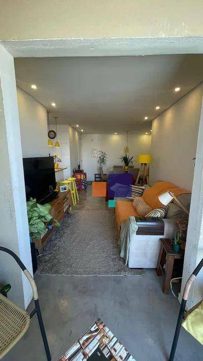 Apartamento à venda com 2 quartos, 69m² - Foto 2